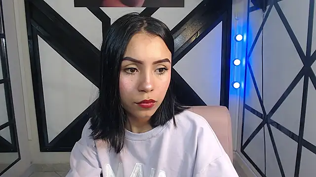 Snapshot of julieta_fn chatting on 02.04.26 julieta fn online show from 02.04.26