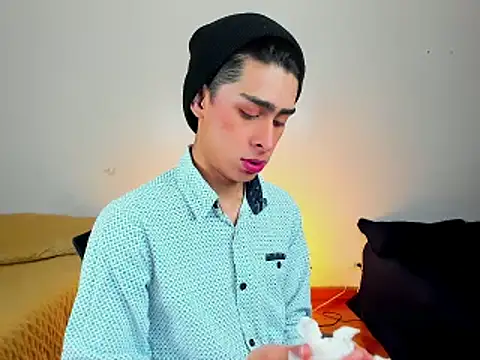 Snapshot of steve__gray chatting on 02.05.25 steve gray online show from 02.05.25