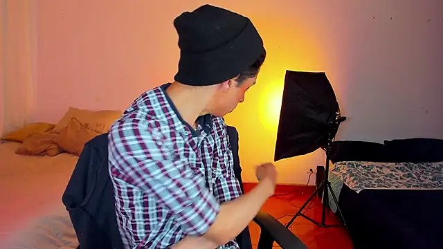 Snapshot of steve__gray chatting on 03.06.25 steve gray online show from 03.06.25