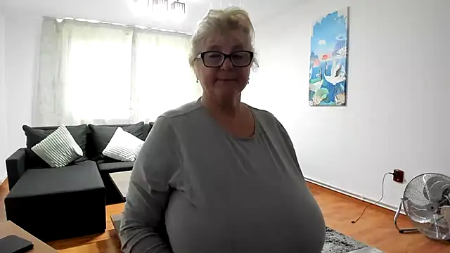 NoraJohnson6 online show from 09.20.25