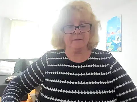 NoraJohnson6 online show from 10.04.25