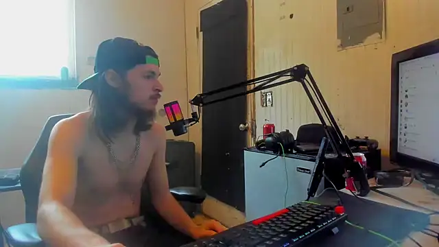 nuttyking2022 online show from 02.04.25