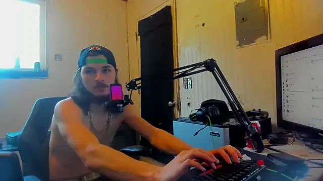 nuttyking2022 online show from 02.04.25