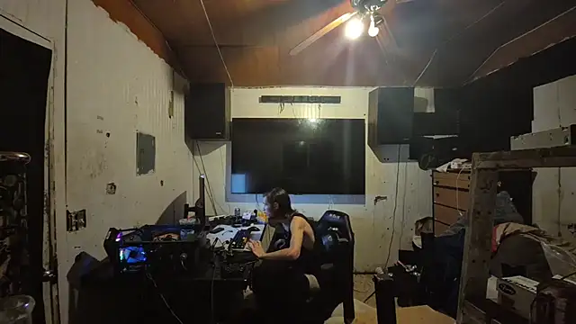 Snapshot of nuttyking2022 chatting on 12.04.25 nuttyking2022 online show from 12.04.25