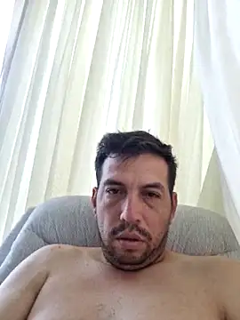 Snapshot of reyarturs13 chatting on 02.13.25 reyarturs13 online show from 02.13.25