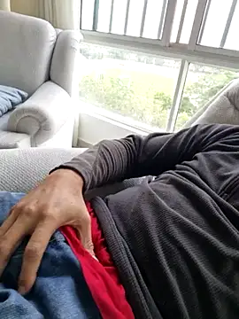 Snapshot of reyarturs13 chatting on 02.17.25 reyarturs13 online show from 02.17.25