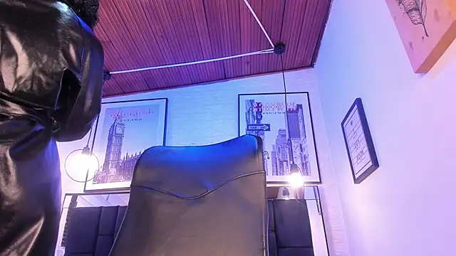 tylla  online show from 10.02.25