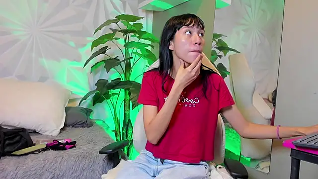 Miaa Lee7 online show from 11.25.25