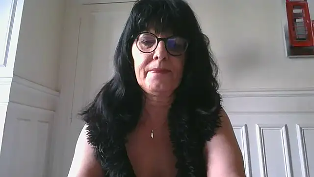 Snapshot of sarahspotlight chatting on 08.06.26 sarahspotlight online show from 08.06.26