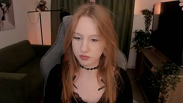 Snapshot of DariaTate chatting on 04.30.26 DariaTate online show from 04.30.26