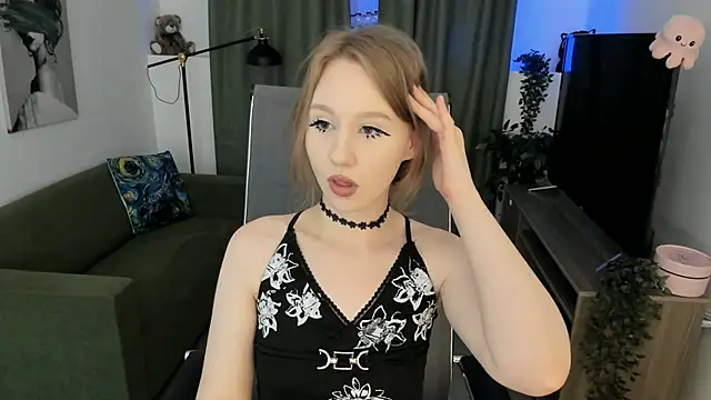 Snapshot of DariaTate chatting on 06.22.26 DariaTate online show from 06.22.26