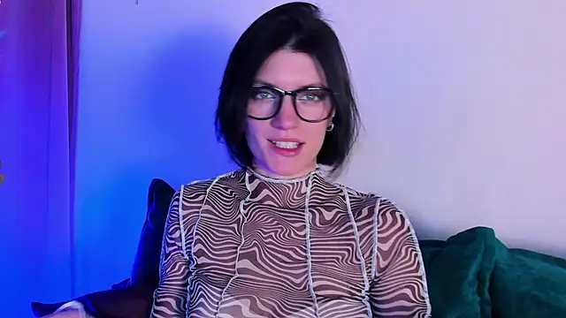 roxy riot  online show from 02.07.25