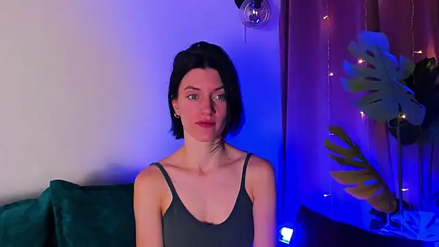 roxy riot  online show from 02.08.25