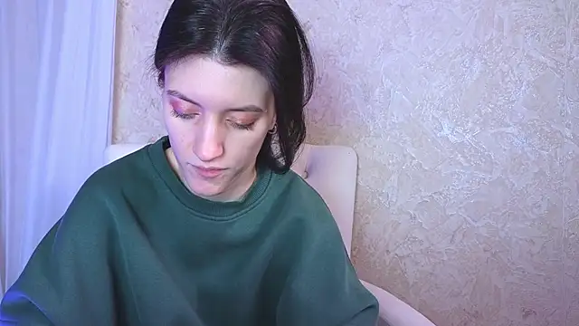 roxy riot  online show from 02.26.25