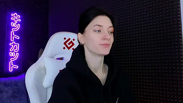 roxy riot  online show from 03.16.25