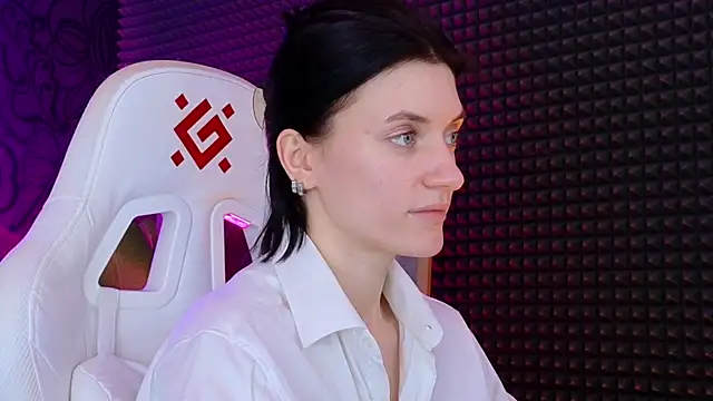 roxy riot  online show from 03.16.25