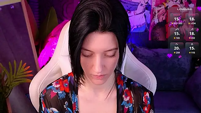 roxy riot  online show from 10.18.25