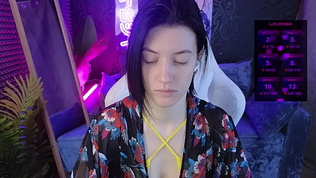 roxy riot  online show from 12.16.25