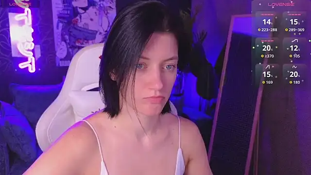 roxy riot  online show from 04.04.26