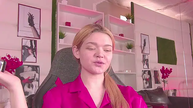 AdeleCartier online show from 03.04.25