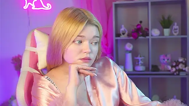 AdeleCartier online show from 03.23.25