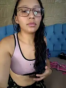 Snapshot of isabella_beauty_01 chatting on 02.10.25 isabella beauty 01 online show from 02.10.25