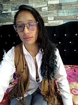 Snapshot of isabella_beauty_01 chatting on 02.22.25 isabella beauty 01 online show from 02.22.25