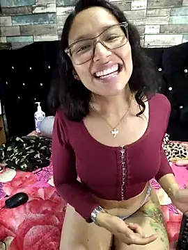 Snapshot of isabella_beauty_01 chatting on 02.24.25 isabella beauty 01 online show from 02.24.25