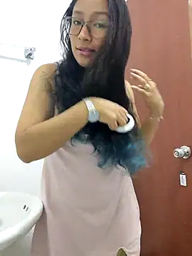 Snapshot of isabella_beauty_01 chatting on 02.28.25 isabella beauty 01 online show from 02.28.25