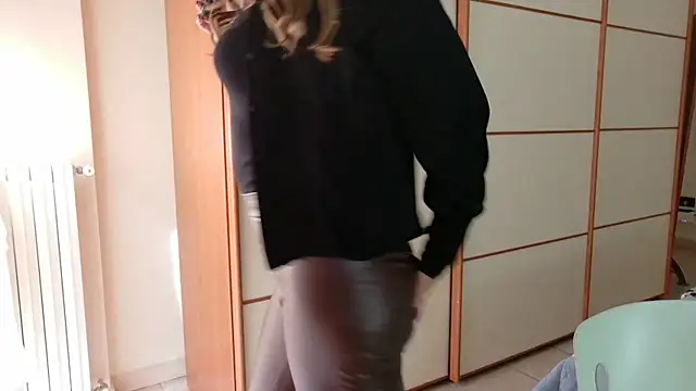 Snapshot of bambolina_sexy1985 chatting on 11.25.25 bambolina sexy1985 online show from 11.25.25