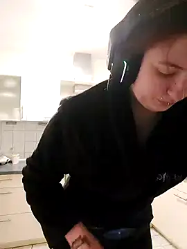 Snapshot of Gamergirl-Linela chatting on 03.10.25 Gamergirl-Linela online show from 03.10.25