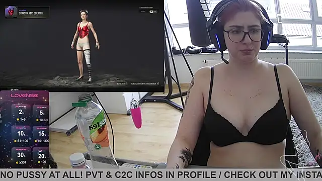 Snapshot of Gamergirl-Linela chatting on 03.22.25 Gamergirl-Linela online show from 03.22.25