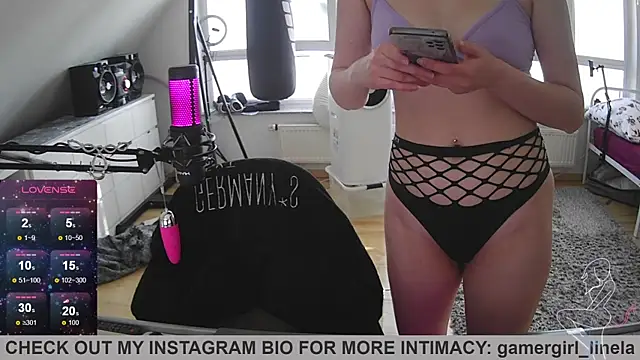 Snapshot of Gamergirl-Linela chatting on 09.12.25 Gamergirl-Linela online show from 09.12.25