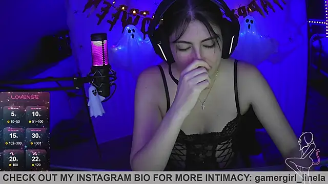 Snapshot of Gamergirl-Linela chatting on 10.23.25 Gamergirl-Linela online show from 10.23.25