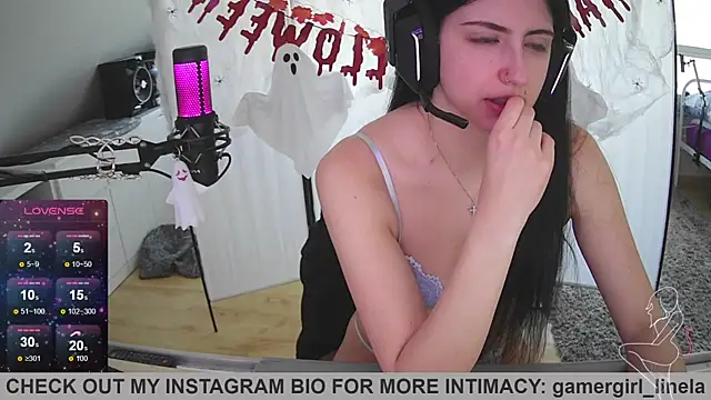 Snapshot of Gamergirl-Linela chatting on 10.27.25 Gamergirl-Linela online show from 10.27.25