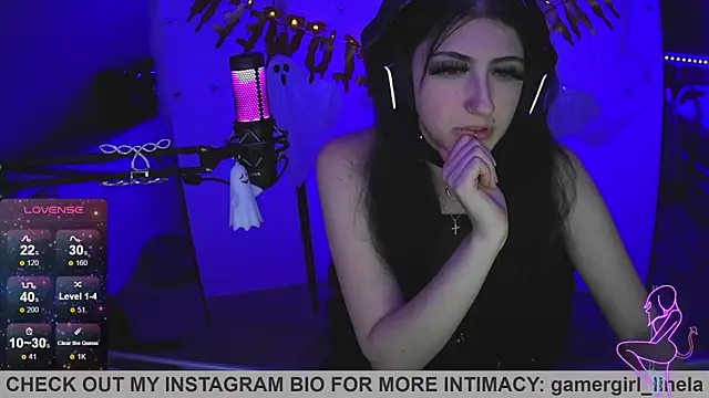 Snapshot of Gamergirl-Linela chatting on 10.28.25 Gamergirl-Linela online show from 10.28.25