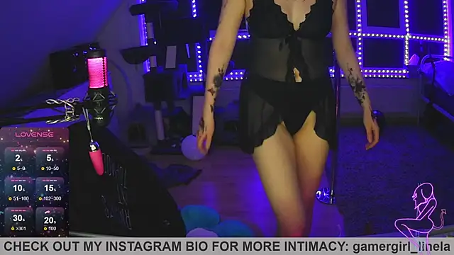 Snapshot of Gamergirl-Linela chatting on 11.01.25 Gamergirl-Linela online show from 11.01.25