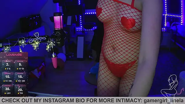 Snapshot of Gamergirl-Linela chatting on 11.02.25 Gamergirl-Linela online show from 11.02.25