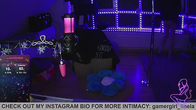 Snapshot of Gamergirl-Linela chatting on 11.02.25 Gamergirl-Linela online show from 11.02.25