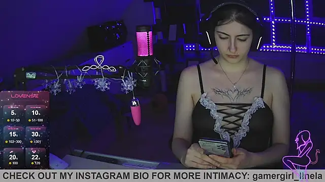 Snapshot of Gamergirl-Linela chatting on 11.10.25 Gamergirl-Linela online show from 11.10.25