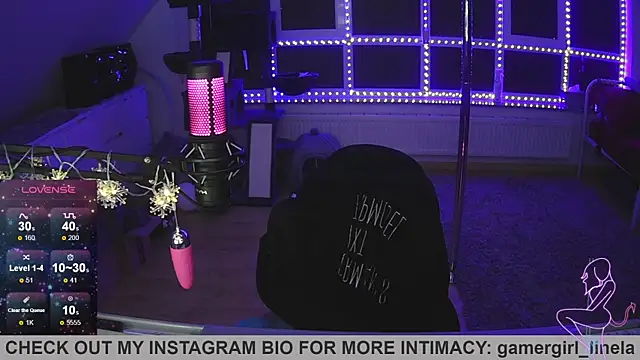 Snapshot of Gamergirl-Linela chatting on 11.11.25 Gamergirl-Linela online show from 11.11.25