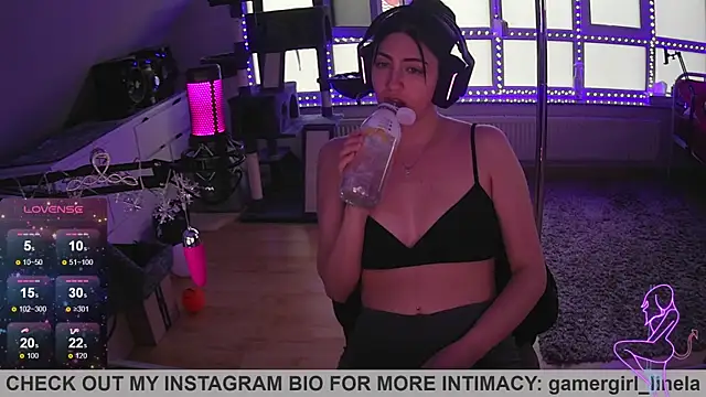 Snapshot of Gamergirl-Linela chatting on 11.16.25 Gamergirl-Linela online show from 11.16.25