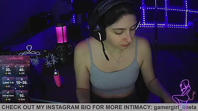 Snapshot of Gamergirl-Linela chatting on 11.18.25 Gamergirl-Linela online show from 11.18.25