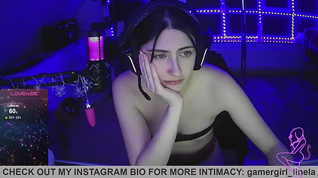 Snapshot of Gamergirl-Linela chatting on 11.20.25 Gamergirl-Linela online show from 11.20.25