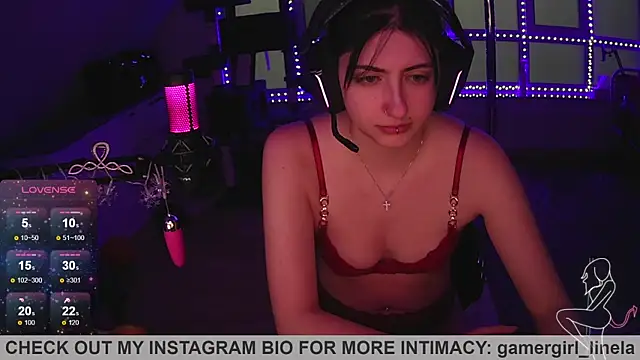 Snapshot of Gamergirl-Linela chatting on 11.20.25 Gamergirl-Linela online show from 11.20.25