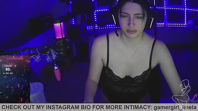 Snapshot of Gamergirl-Linela chatting on 11.21.25 Gamergirl-Linela online show from 11.21.25