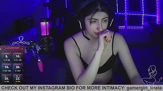 Snapshot of Gamergirl-Linela chatting on 11.29.25 Gamergirl-Linela online show from 11.29.25