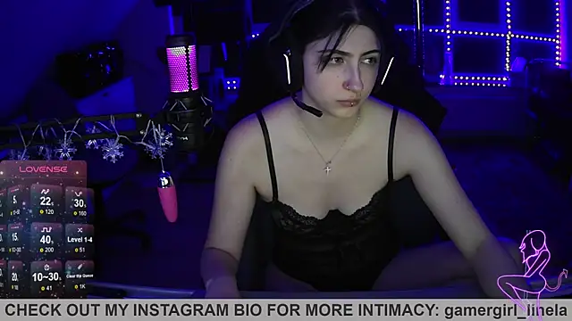 Snapshot of Gamergirl-Linela chatting on 12.04.25 Gamergirl-Linela online show from 12.04.25