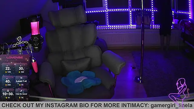 Snapshot of Gamergirl-Linela chatting on 12.13.25 Gamergirl-Linela online show from 12.13.25