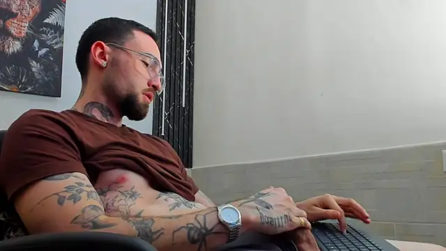 Luke davis01 online show from 02.15.25